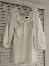 NWOT Women’s Pretty Little Thing White Flower Pattern Cut Out Dress Size US 4