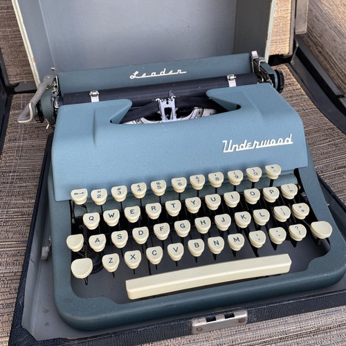 Vtg Underwood Leader Blue Portable Typewriter w/ Case & Ribbon Working Well*
