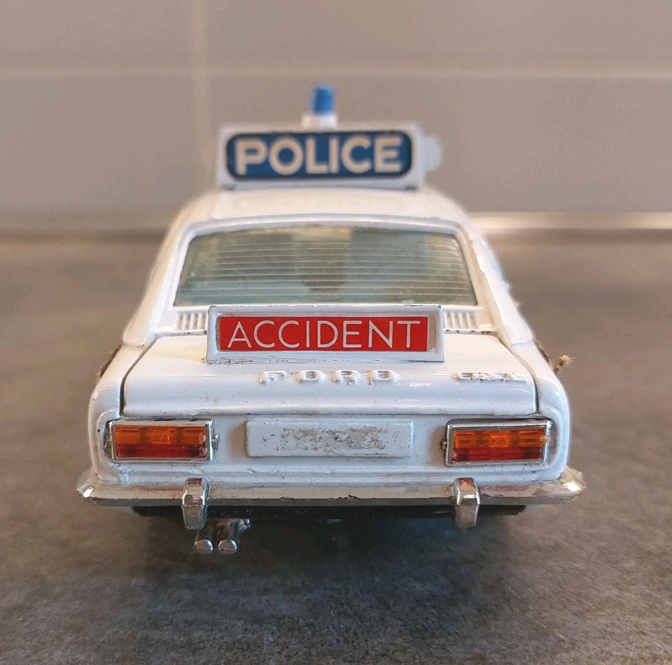 Dinky Toys 2253 Ford Capri GXL Mark 1 Police Car Scala 1:25 - Immagine 4 di 4