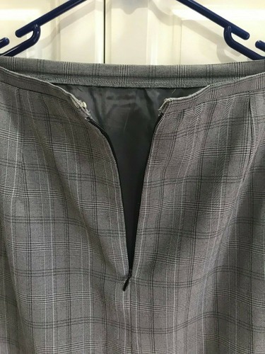Pre-Owned Women’s Blacker by Stanley Blacker Blazer/Skirt Set Size 8 Black/Gray+ - Picture 7 of 10