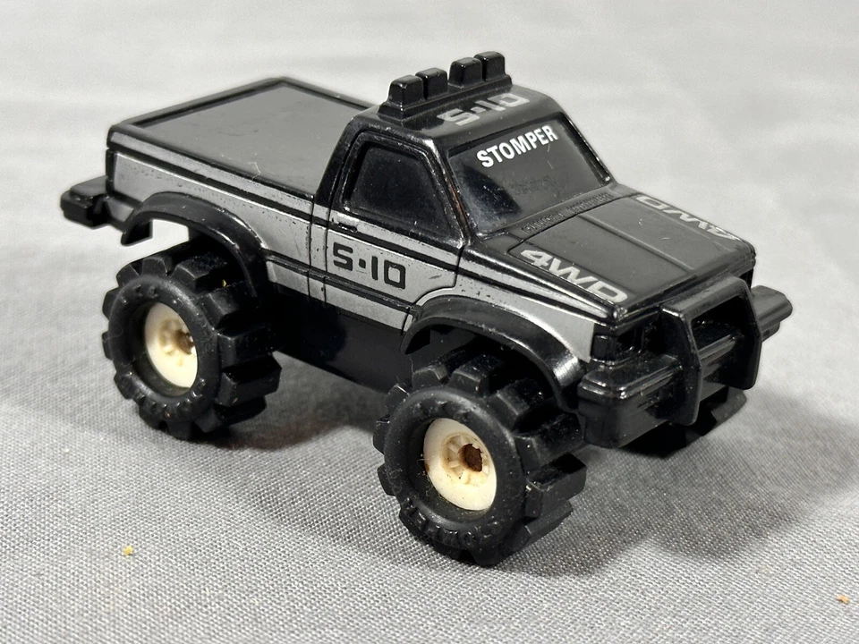 VINTAGE 1980s Schaper Mini Stomper Chevrolet S-10 Pickup 4X4 Offroad Chevy S10 - Image 2 of 4