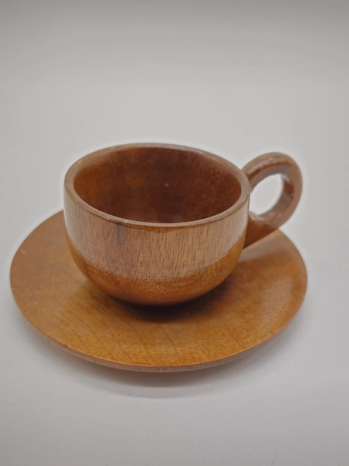 Juego de tazas y platillos de madera de shisham natural Foto 2 de 4