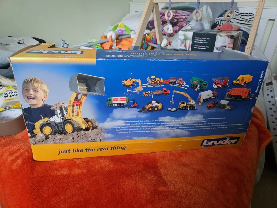 Bruder Liebherr L574 Articulated Road Loader 02430 Boxed, New. - Image 4 of 4