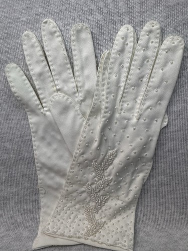 Woman’s Elegant White Beaded Gloves 1950’s Cotton Fashion