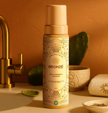 BRAND NEW Bronz  Self Tanning Mousse with Face and Body Mitt 3 Piece Set 