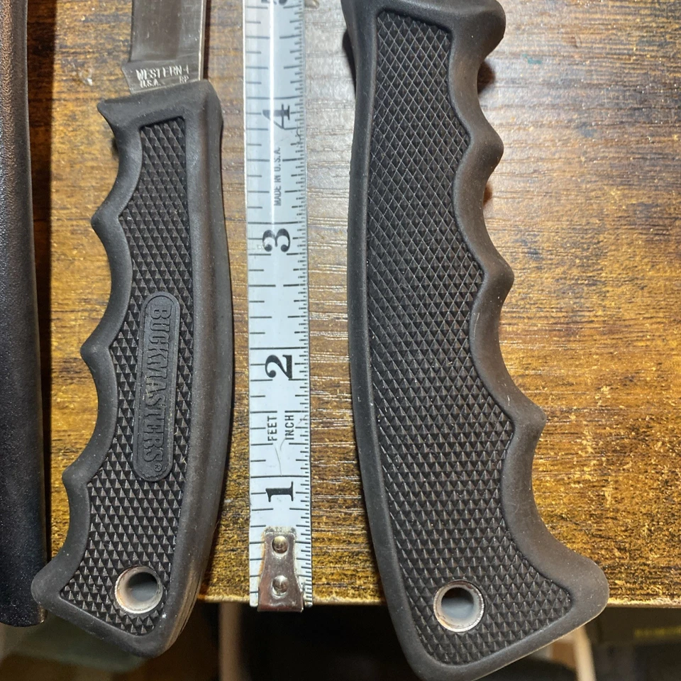 JUEGO DE 2 CUCHILLOS BUCKMASTER BLADE WESTERN U.S.A. R2 - R18 CON FUNDA Gancho intestinal Caza Foto 2 de 4