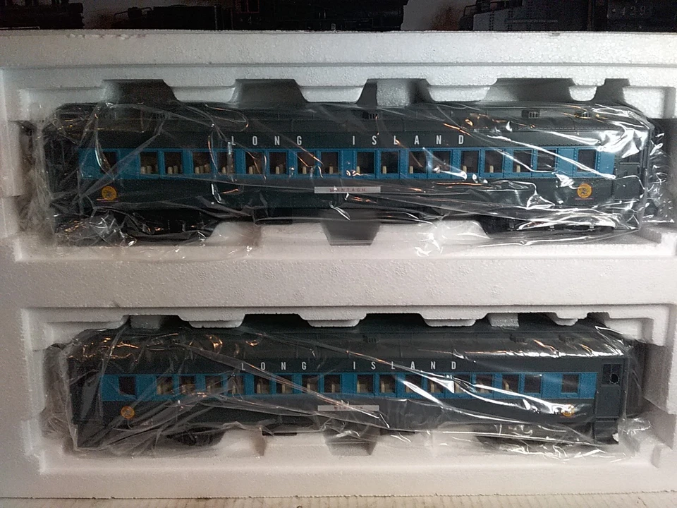 MTH RailKing 30-69149 Long Island 4-car 60' Madison Passenger Set New - Image 4 of 4