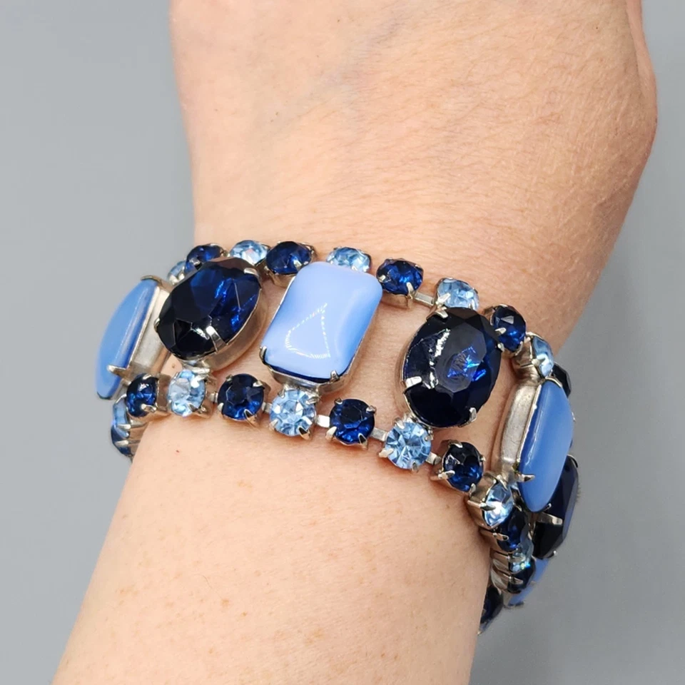 Brazalete Vintage Sin Firmar 2 Tonos Azul Cristal Lunar Estrás Tono Plata 7.5" Foto 3 de 4