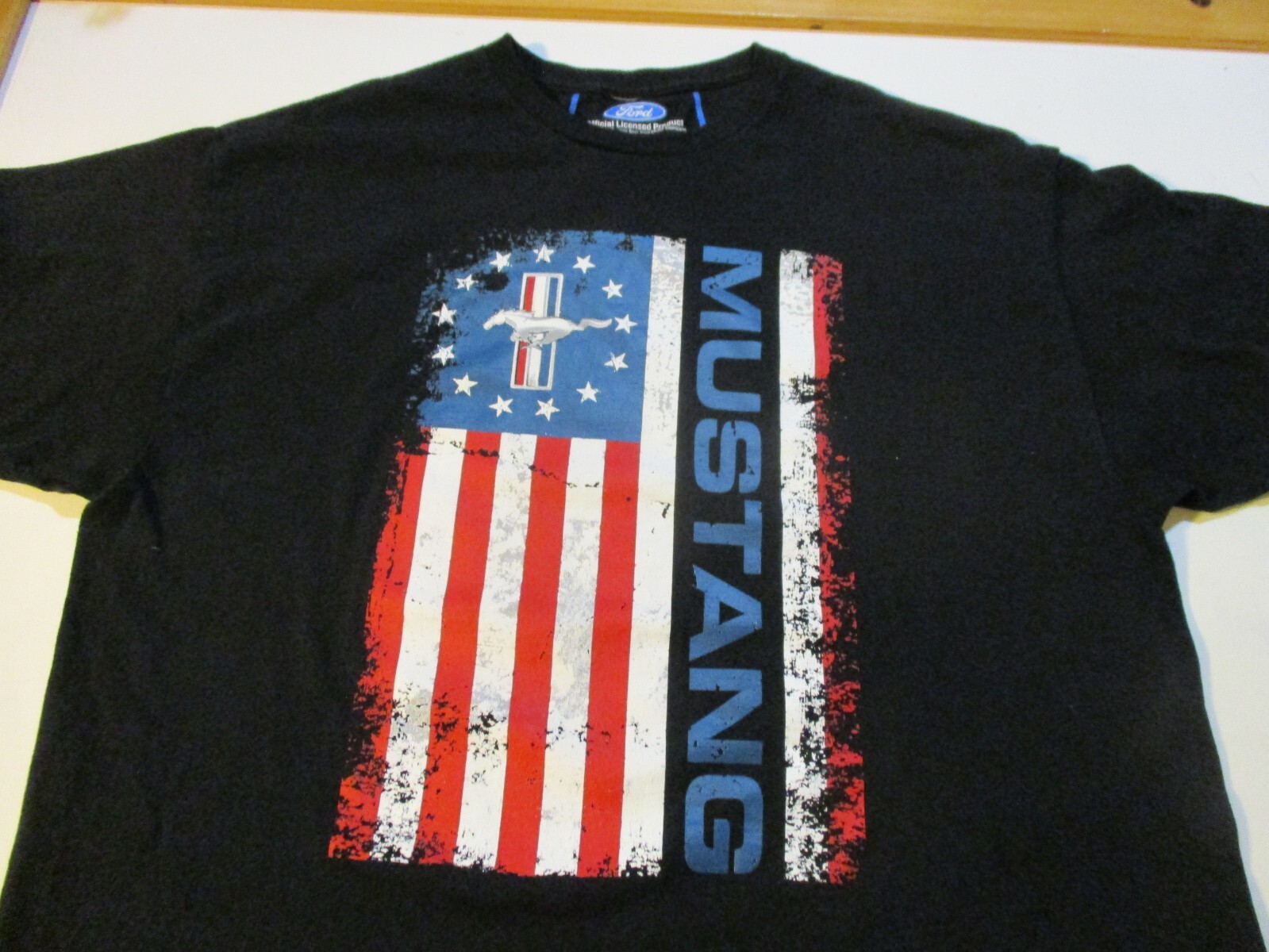 PONY T SHIRT FORD MUSTANG LOGO BANDIERA PRODOTTO UFFICIALE CON LICENZA XL