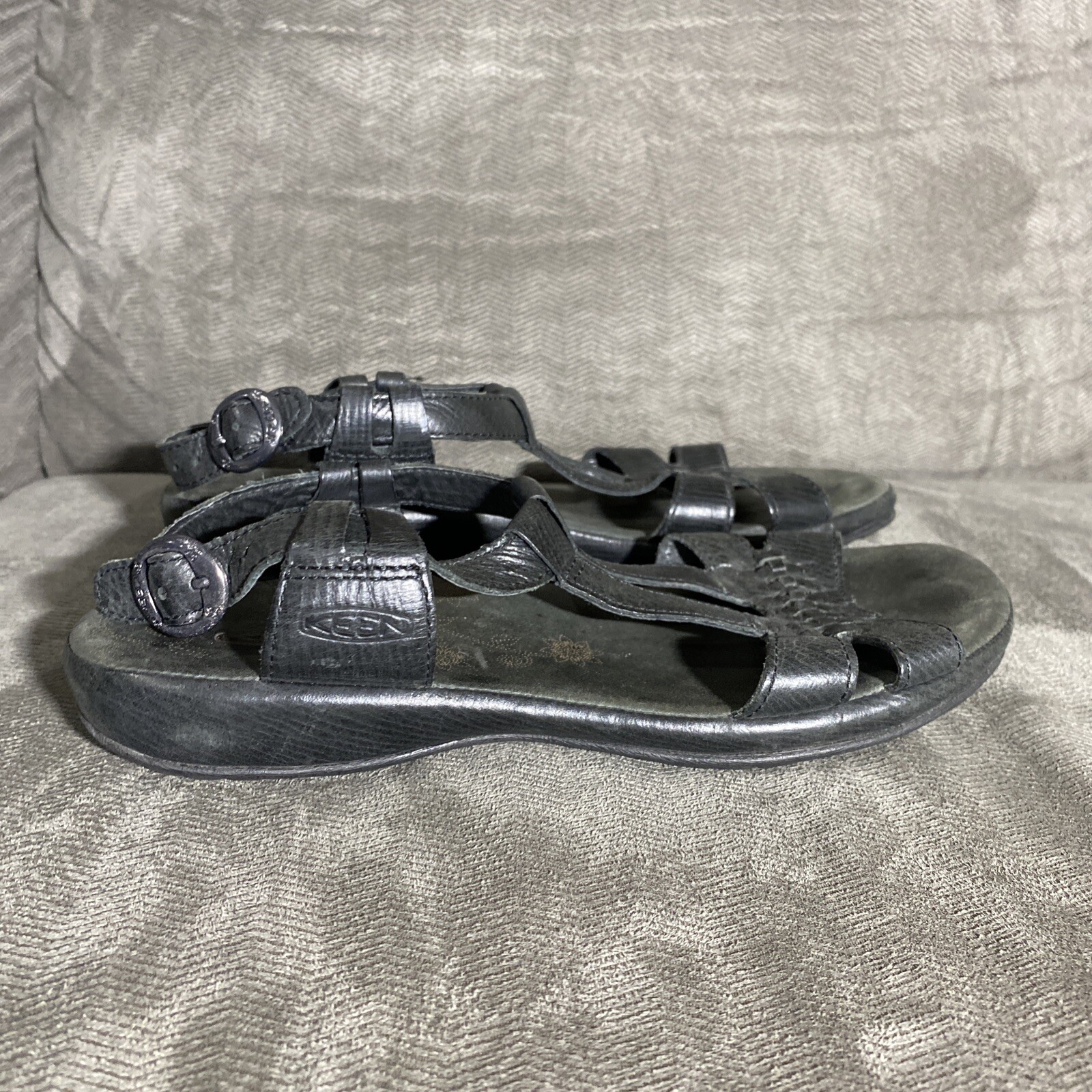 Sandali da donna Keen taglia 7 città di smeraldo pelle neri con fibbia laterale