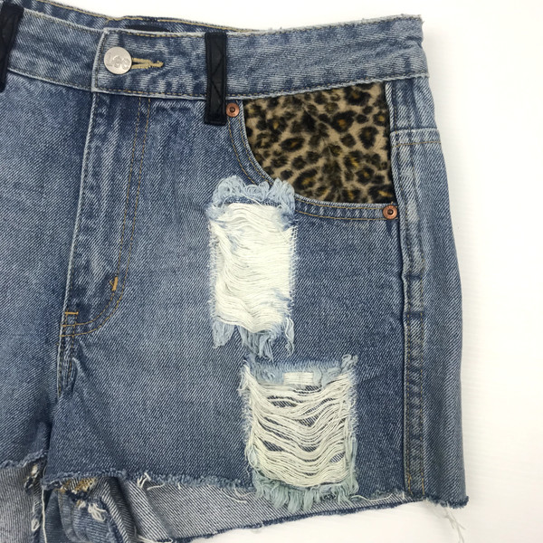 Lee Women's Size 8 Cut Off Denim High Rise Shorts Leopard Fur Pockets Zip