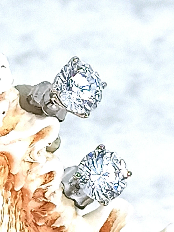 Aretes solitarios de diamantes de 2 quilates de oro macizo de 18k hechos a mano Foto 2 de 4