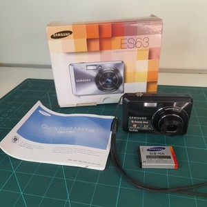 Samsung ES63 Compact Digital Camera 12.2MP Black Boxed Plus 1 Extra Battery