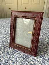 Fetco Made In Italy Red Wine Colored Wooden Frame Holds 5 X 7" Roses And Bows