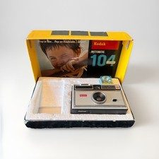 Kodak Instamatic 104 Camera with Flashcube and Vintage Color Outfit