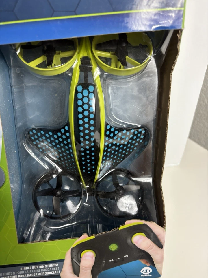 HydraQuad Remote Control Toy Race on Ground Air & Water Stunt Drone Hovercraft - Image 3 of 4