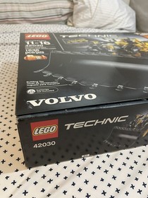 Brand new LEGO TECHNIC 42030 Volvo L350f Wheel Loader retired 