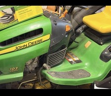 John Deere 102 Speed Riding Mower