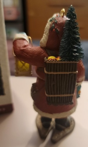 Hallmark Keepsake Ornament Merry Olde Santa with Lantern 1994 #5 in Series Boxed - Picture 4 of 6