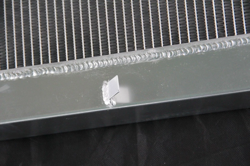 Radiador de aluminio 3 filas 2139 para Ford Mustang GT SVT Cobra 4,6 L V8 1997-2004 JP Foto 3 de 4