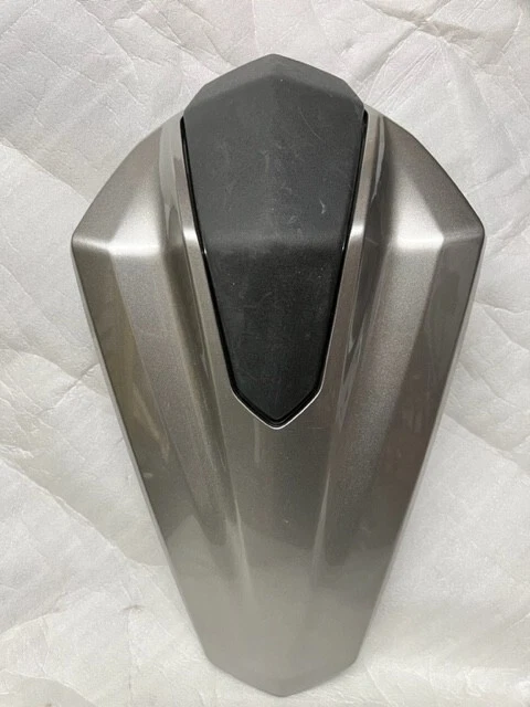 Kawasaki Ninja 400 asientos 2023 capucha metálica titanio crudo/725 OEM # 99994-1038-725 Foto 2 de 4