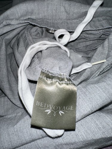 Set piumone king BedVoyage melange argento/grigio bambù e cotone 108”x 94” usato in ottime condizioni - Foto 4 di 8