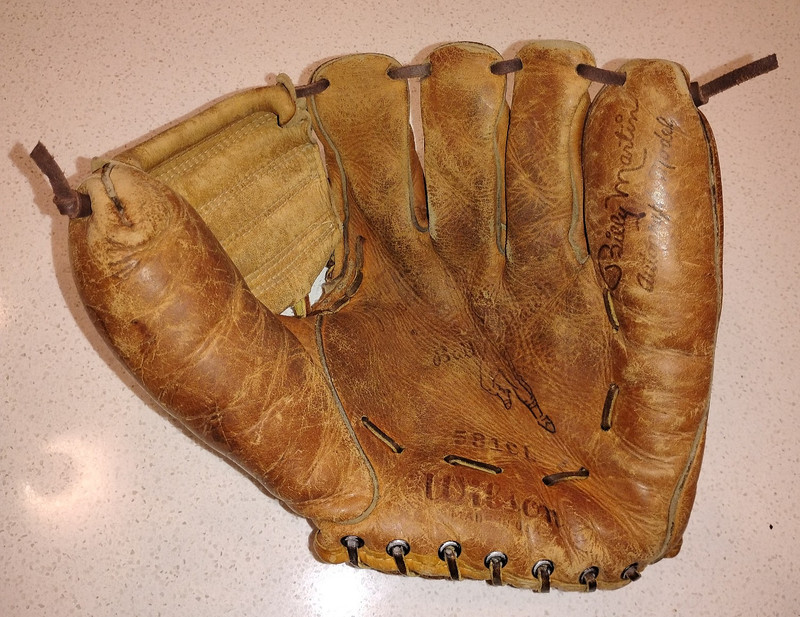 Vintage Billy Martin Wilson Ball Hawk 581CL Major League RHT 10" Baseball Glove