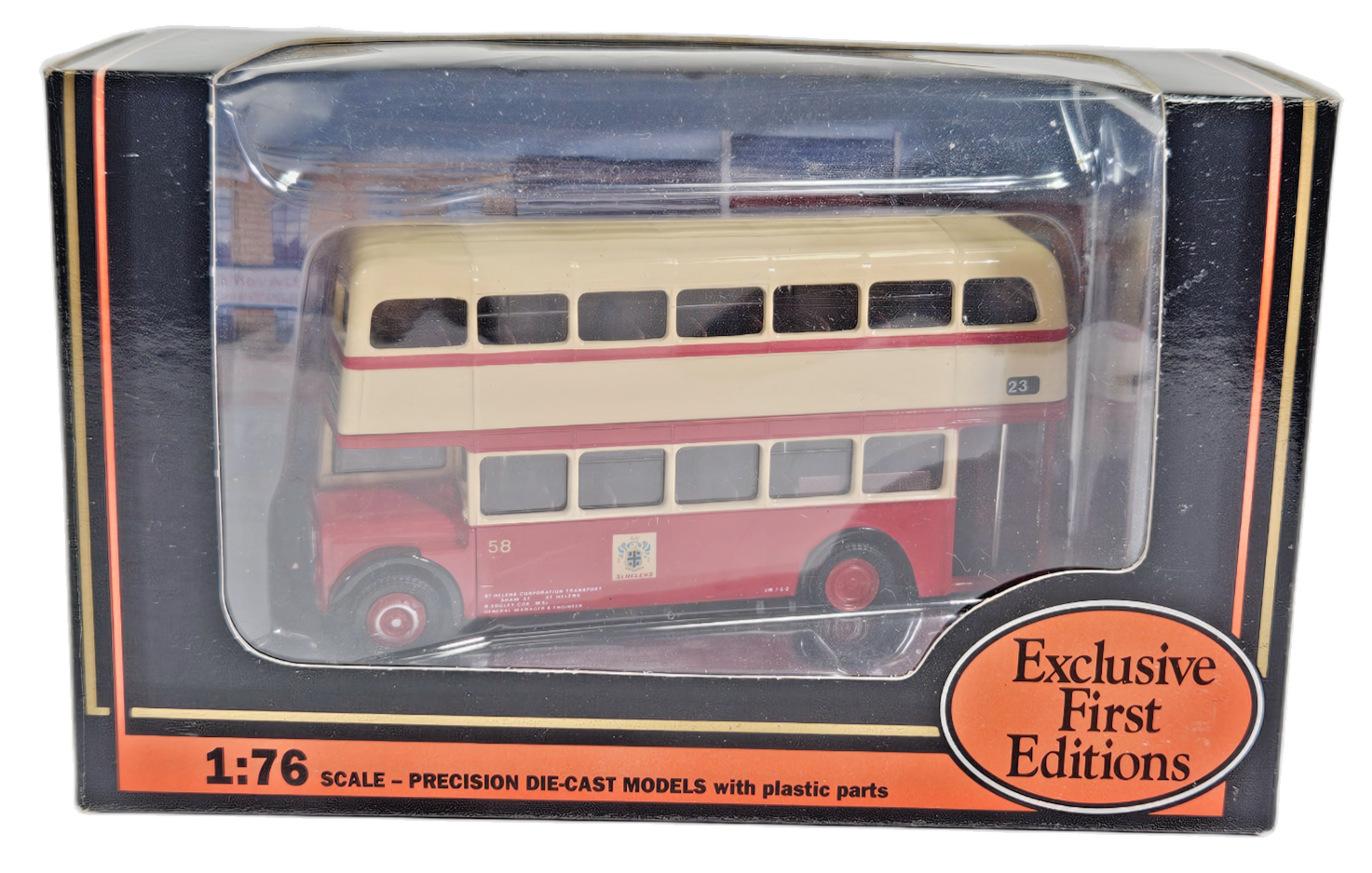 EFE 19703 OO Gauge  AEC Regent V St Helens Corporation Die-cast Model Bus Boxed.