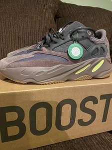 yeezy 700 mauve size 13