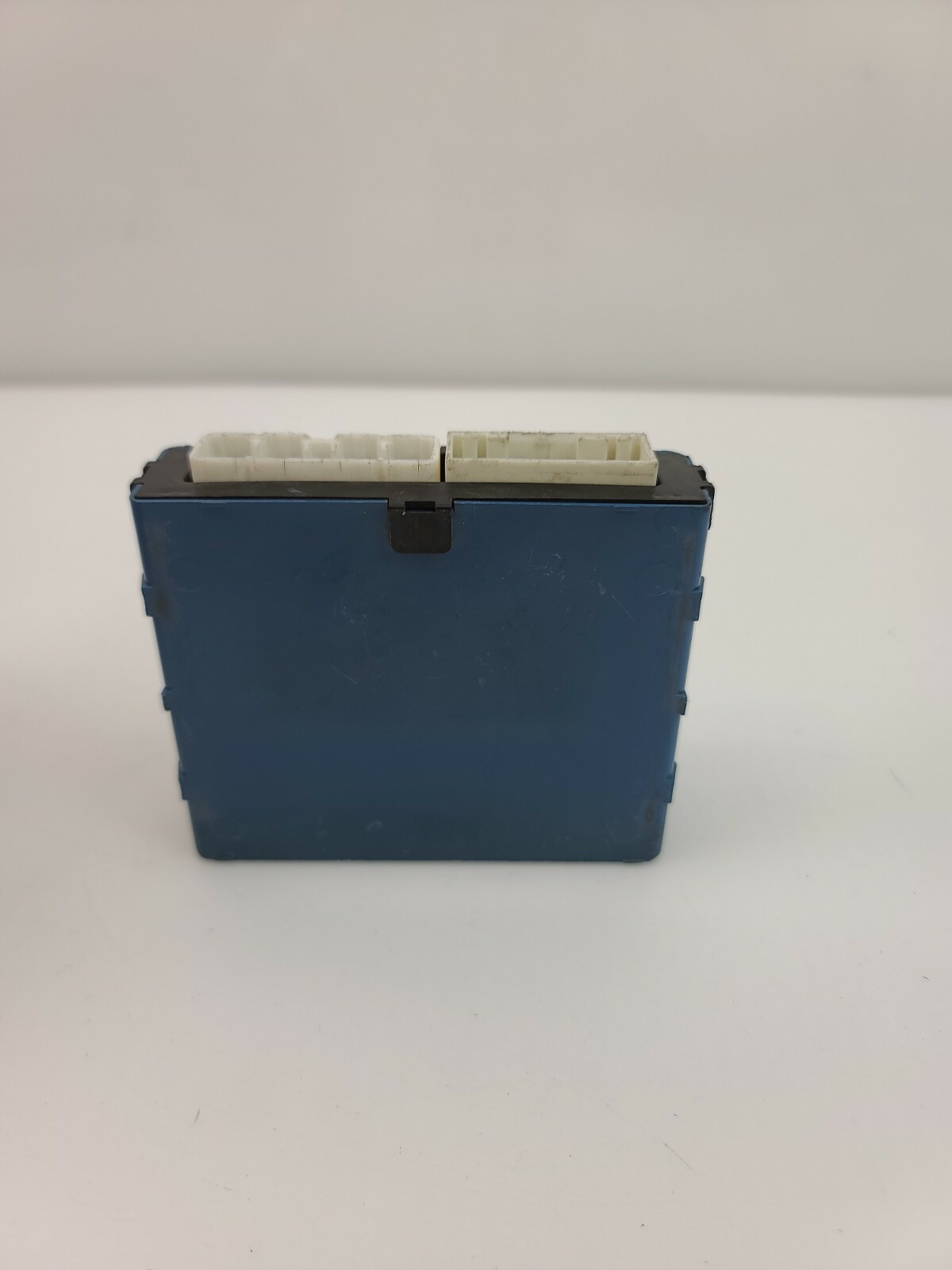 2000-2005 Toyota Mr2 Multiplex Network Body Control Module Computer 8922117020