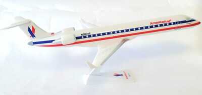 CRJ-700 American Airlines American Eagle Snap Fit Sammlermodell 1:100