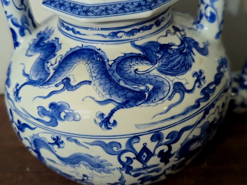 TETERA CHINA DE GRAN TAMAÑO TETERA AZUL Y BLANCA CON MANGO DE CERÁMICA EXCEPCIONAL 13" Foto 3 de 4