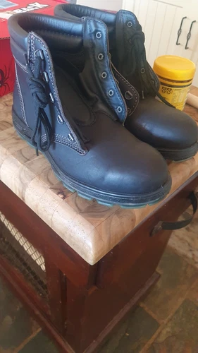 Redback Boots  USAOK size 8 