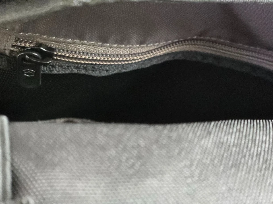 Mochila compacta profesional para computadora portátil Victorinox #602154 Altmont negra Foto 4 de 4