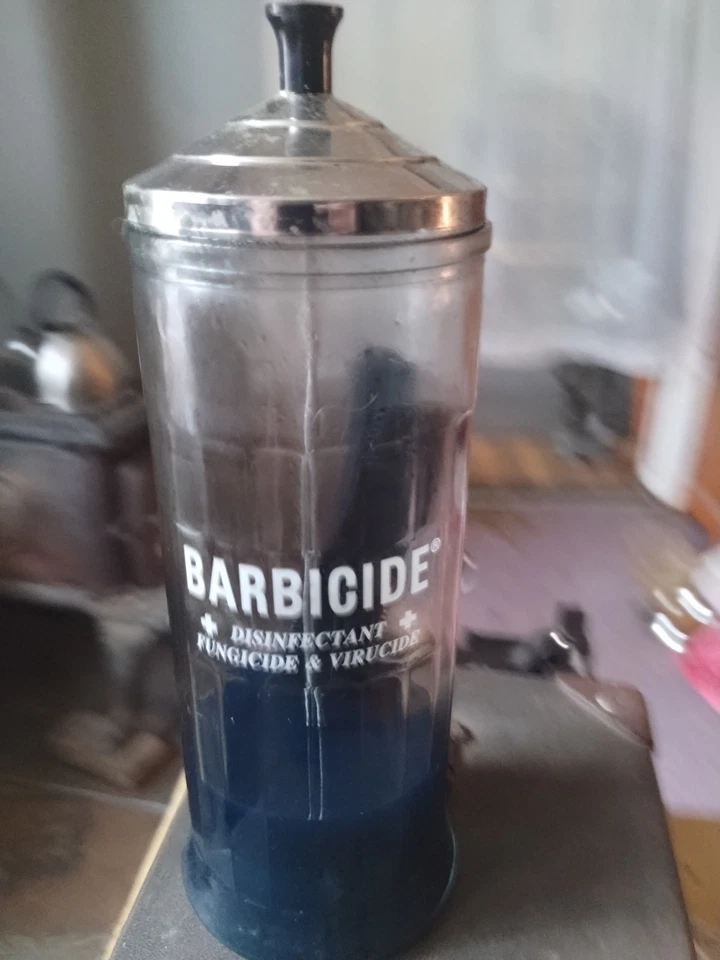 Tarro desinfectante de barbicidas. Es Foto 2 de 4