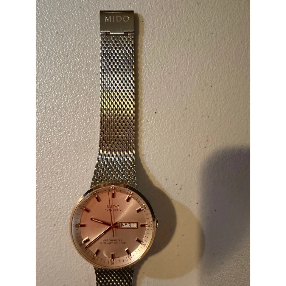Reloj Cronómetro Automático Suizo MIDO Banda de Malla Plateada Acentos de Oro Rosa Foto 3 de 4