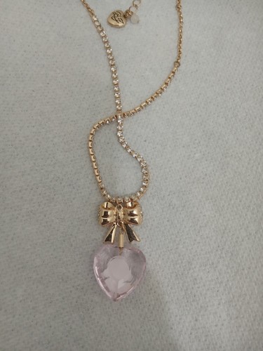 Betsey Johnson Clear Pink Heart With White Rose & Bow Gold Tone Necklace - Picture 4 of 6