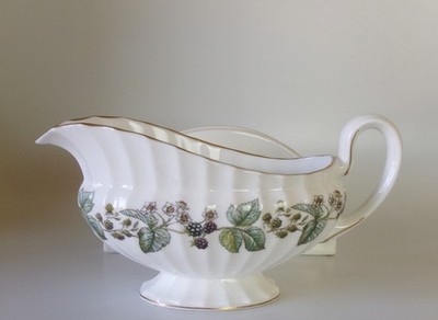 ROYAL WORCESTER LAVINIA SAUCIERE - TADELLOS - OHNE UNTERTASSE