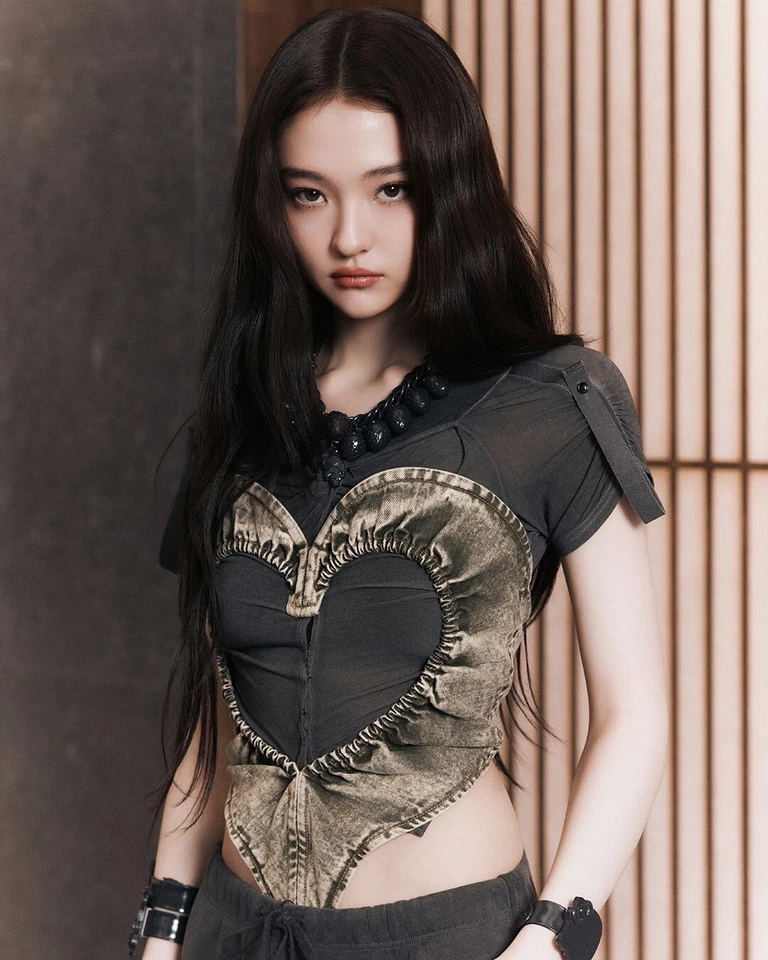 K-POP MEOVV 1st EP Album MY EYES OPEN VVIDE MEOVV Ver. CD+P.Book+Doll Kit+P.Card Foto 3 de 4