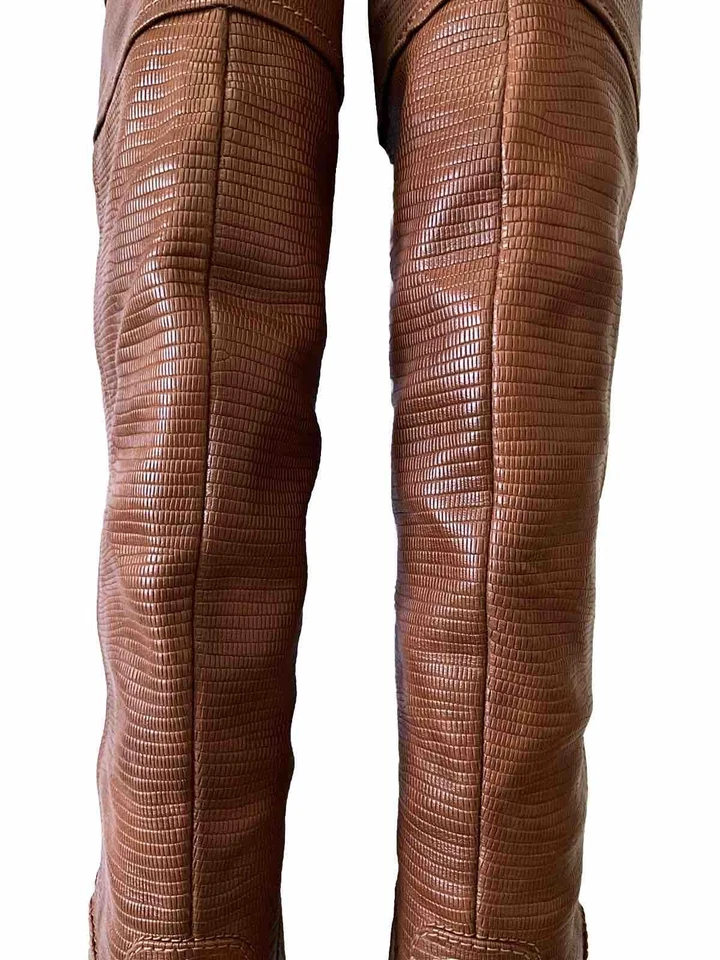 NUEVO SIN ETIQUETAS BALDAN hasta el muslo bronceado cuero en relieve con latón tachonado en el tacón EU 38 Foto 4 de 4