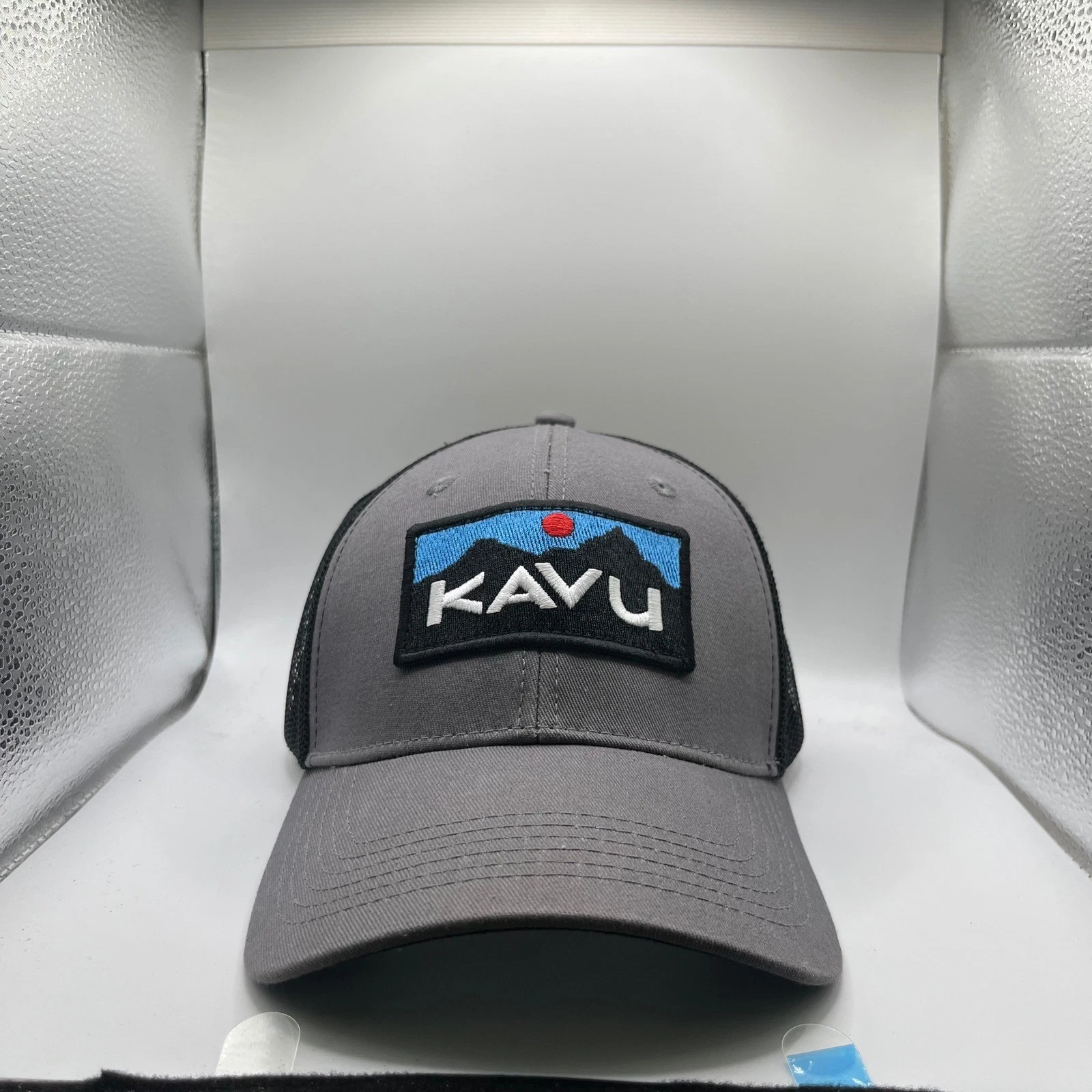 KAVU Trucker Hat Mens OSFA Grey Black Snapback Mesh Mountain Logo Patch Cap
Opens in a new window or