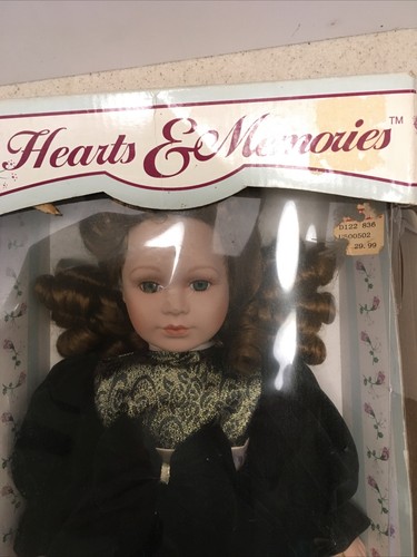 Bambola di porcellana Hearts & Memories 16" vestito verde, capelli rossi BRADLEES NUOVA CON SCATOLA - Foto 2 di 10