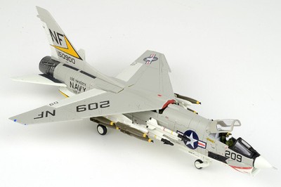 001638 Century Wings F-8E Crusader 1/72 Model NF209 USN VF-53 Iron 