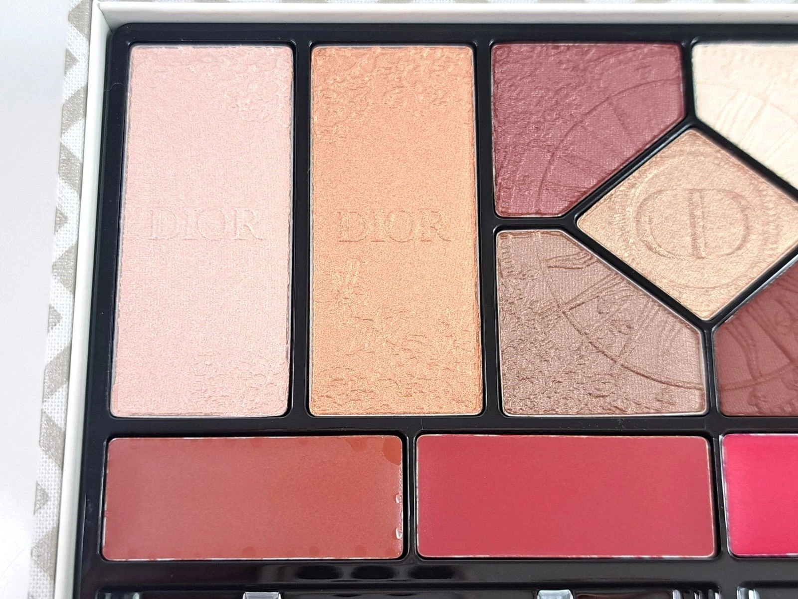 Dior Eclan Couture Multi-Use Palette 2024 Christmas Coffret Limited jp - Picture 3 of 9
