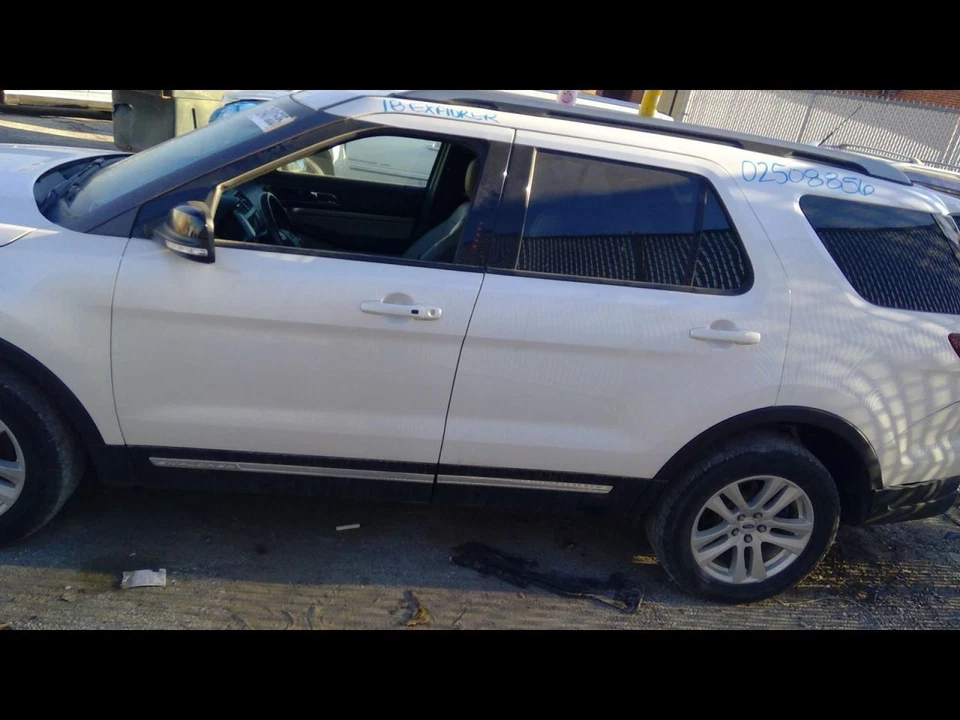 AC Condenser Fits 14-19 EXPLORER 5245156 - Image 2 of 4