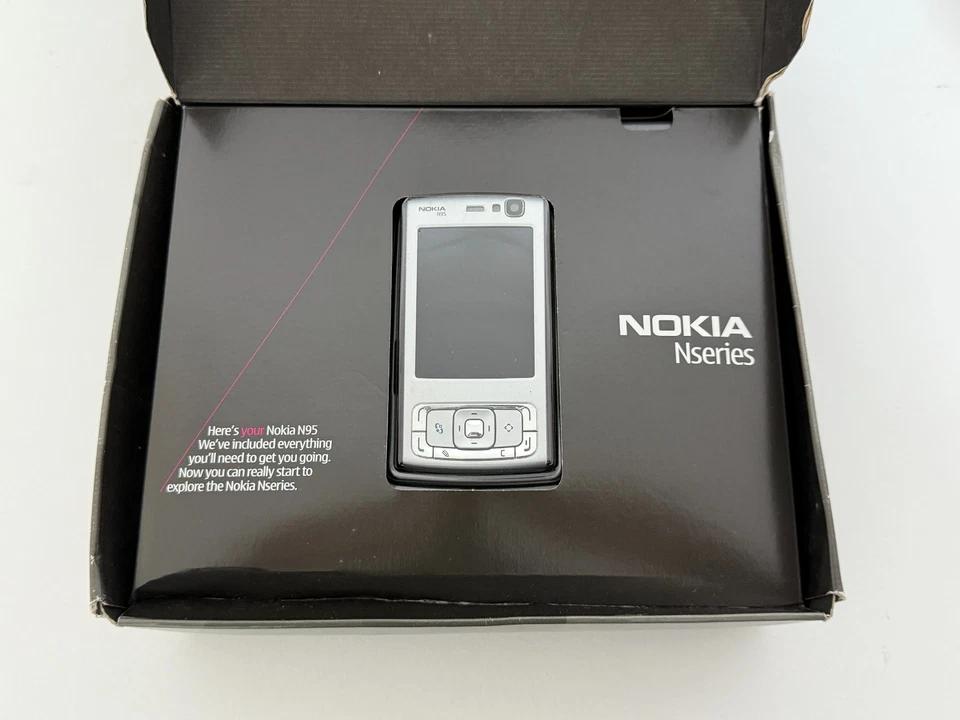 BRAND NEW NOKIA N95 UNLOCKED BLUETOOTH PHONE - 5MP CAM - WIFI - 3G - RADIO - Image 3 of 4
