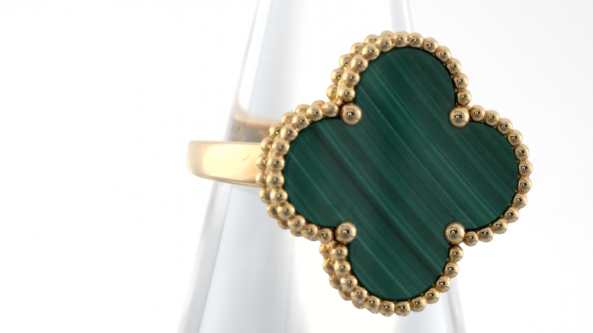VAN CLEEF ARPELS Magic Alhambra Green Malachite Yellow Gold Ring