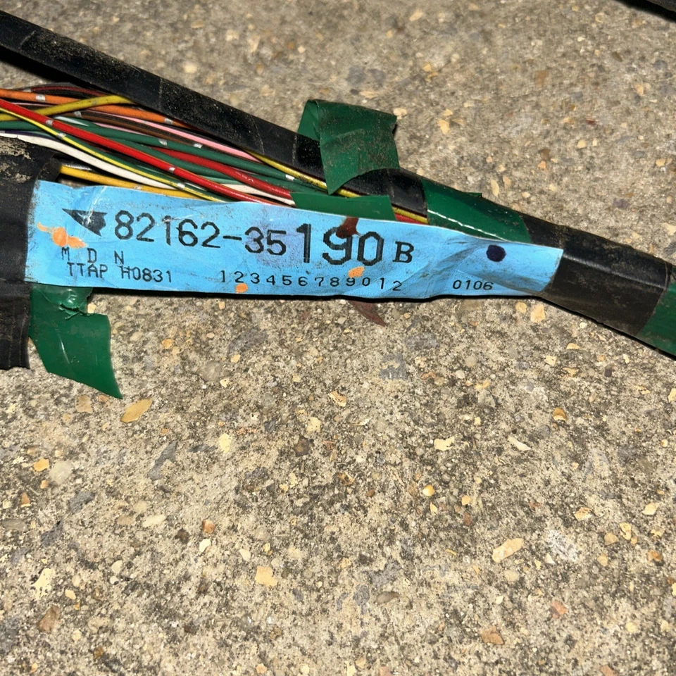 1999 TOYOTA 4RUNNER SR5 V6 LEFT, FLOOR WIRE HARNESS, FUEL PUMP WIRE PLUG OEM Foto 2 de 4