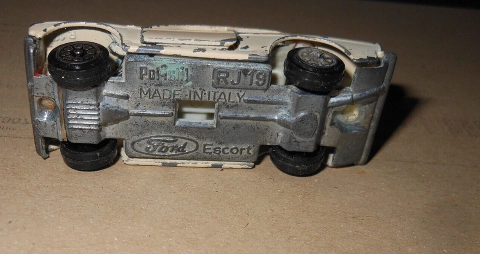 DIE CAST Polistil RJ 19 FORD ESCORT SCALA 1/60 BIANCO - Immagine 2 di 4