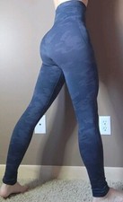 Spanx Women  s Black Camo Look At Me Now Seamless Leggings Shapewear  Size Small